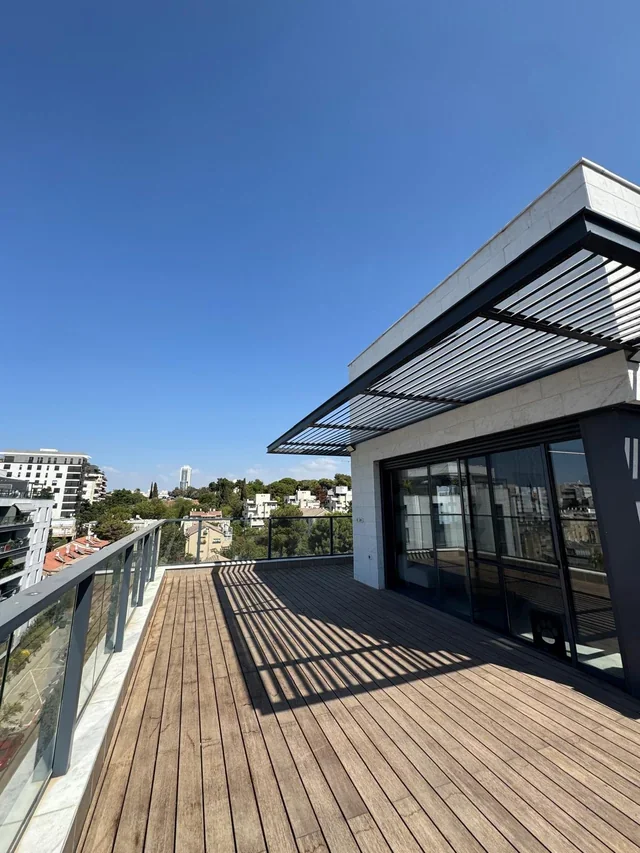 שדה בוקר 12, גבעתיים