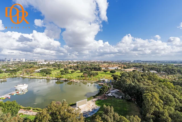 אחד העם 60, רמת גן