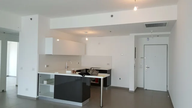 אריאל שרון 4, גבעתיים