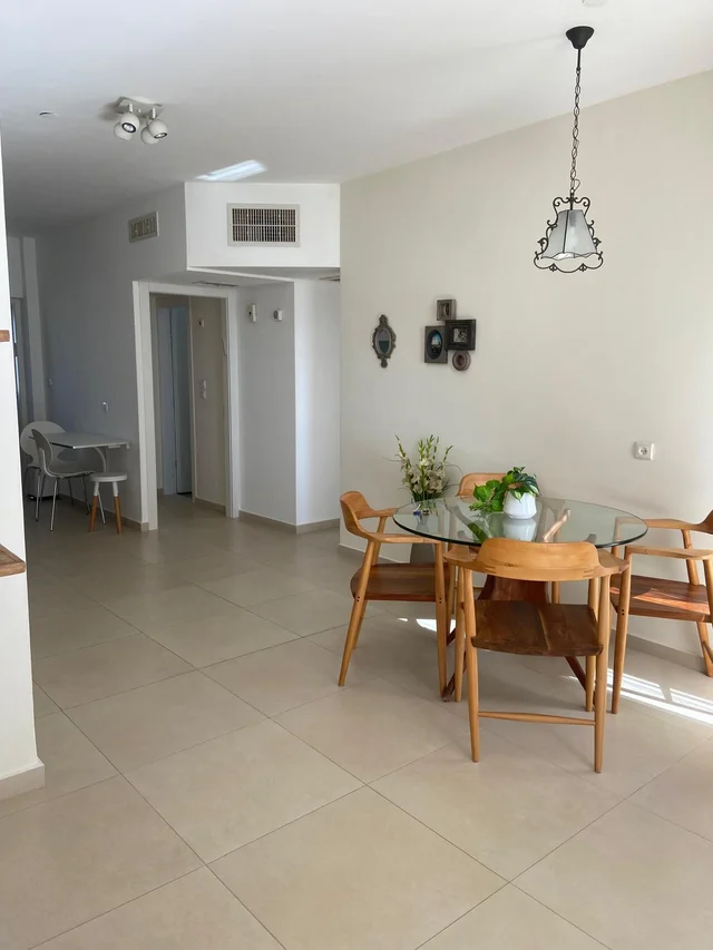 שמעון בן צבי 19, גבעתיים